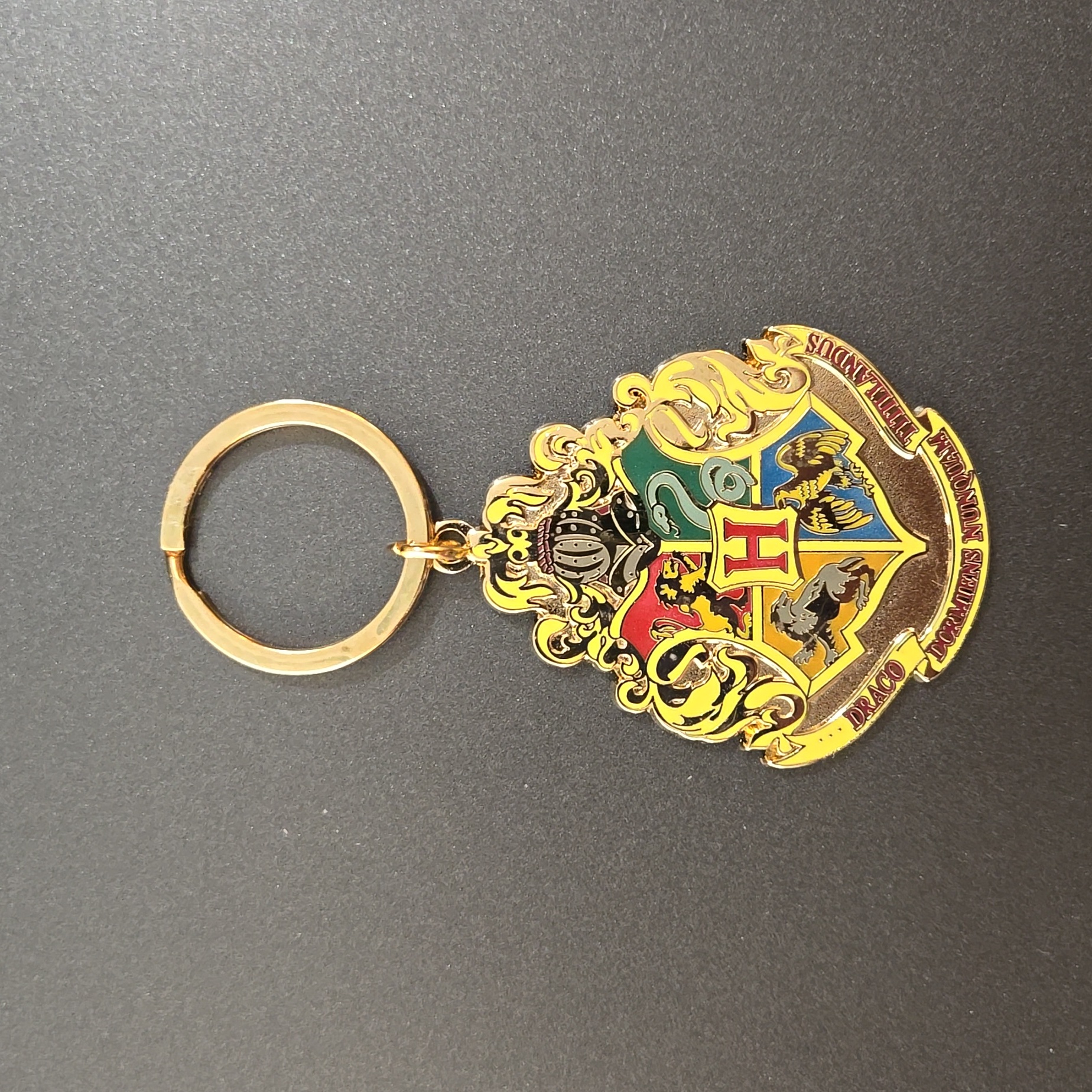 Harry Potter The Wizarding World Of Harry Potter Metal Keychain 25$